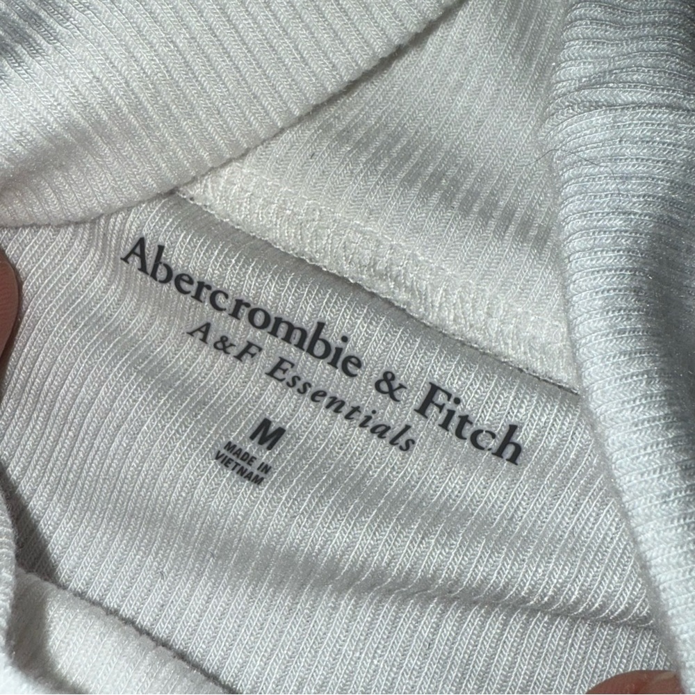 *NWT* Abercrombie & Fitch A&F Essentials White Ribbed Turtleneck Long Sleeve Med - Picture 2 of 4